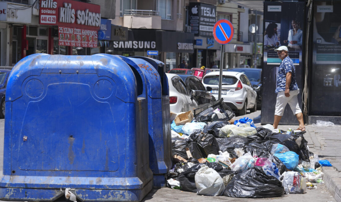 İZMİR (AA) – İzmir'in Buca Belediyesinde işçilerin maaşlarını düzensiz aldıkları