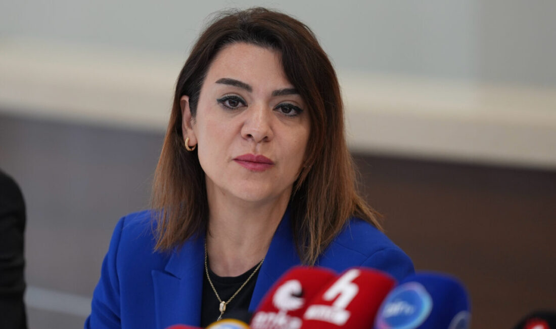 - İzmir Büyükşehir Belediye Başkanı Cemil Tugay:
- "Açıkçası Sendikalar, Genel-İş