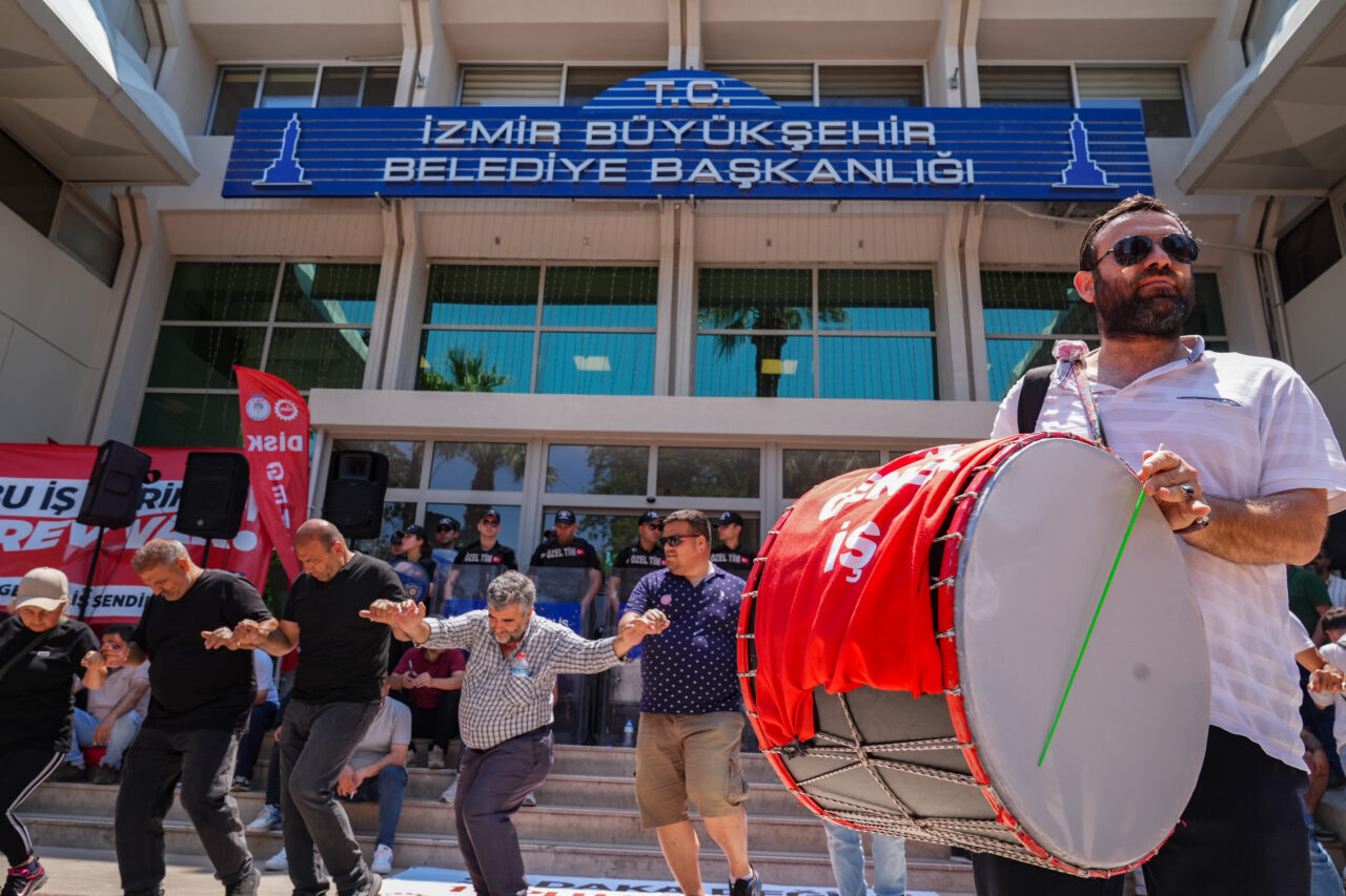 İZMİR (AA) – İzmir Büyükşehir Belediyesine bağlı iştiraklerde çalışan yaklaşık