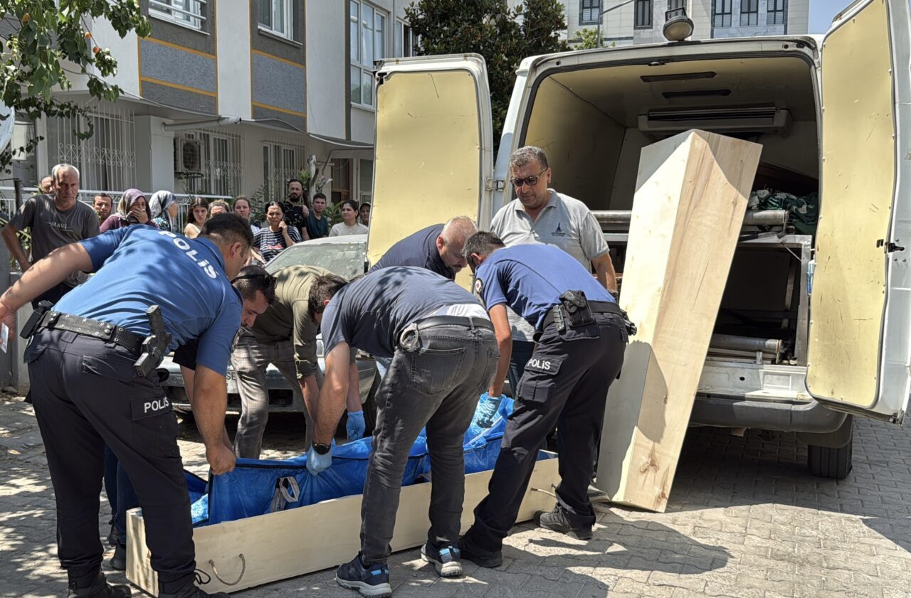 İZMİR (AA) – İzmir'in Tire ilçesinde tartıştığı eşini av tüfeğiyle