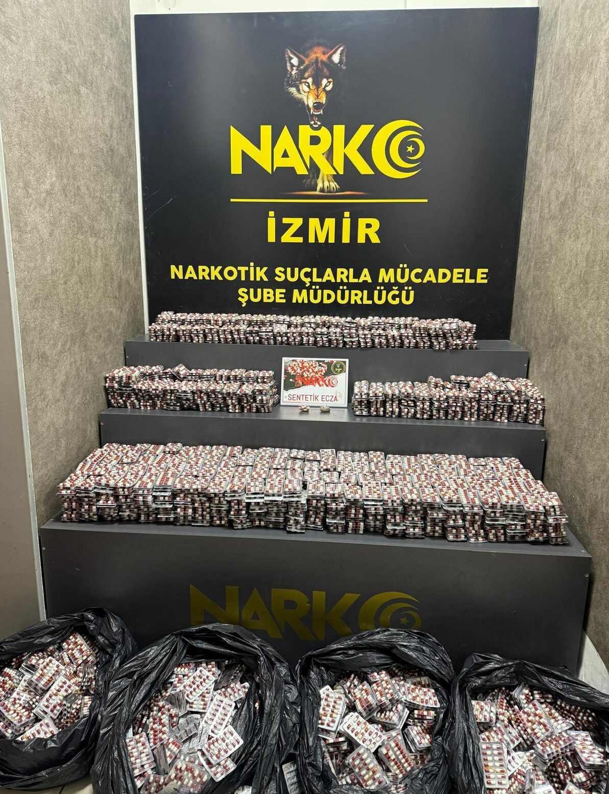 İZMİR (AA) – İzmir'de düzenlenen uyuşturucu operasyonunda 79 bin 854