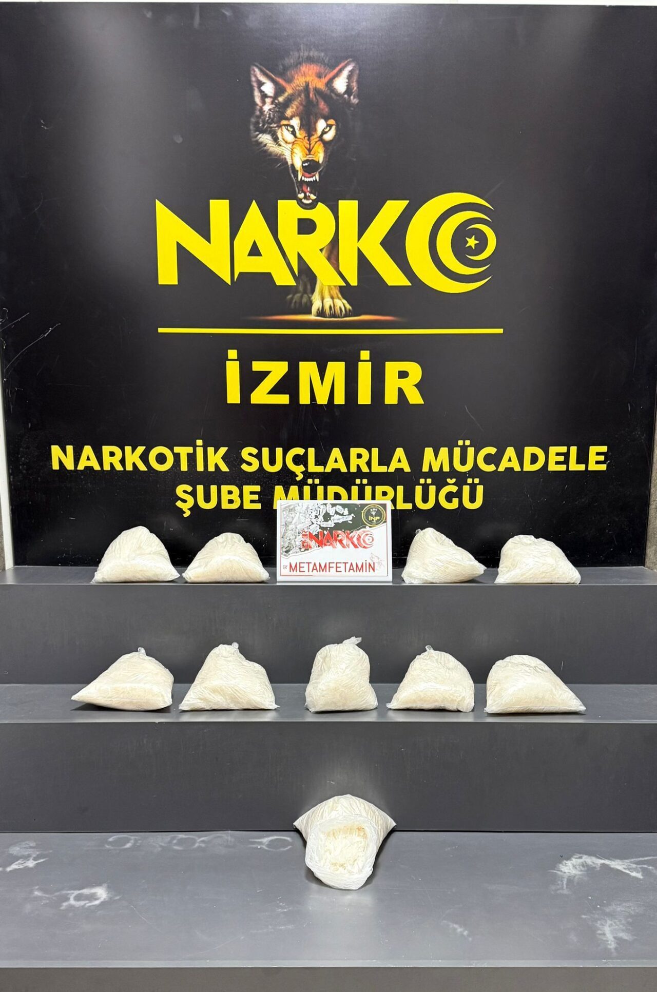İZMİR (AA) – İzmir'in Menemen ilçesinde bir araçta 10 kilo
