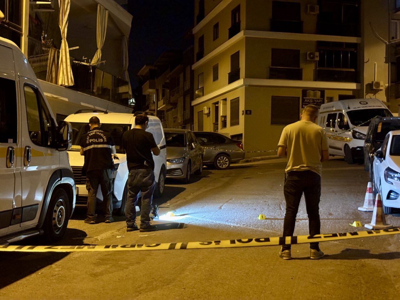 İZMİR (AA) – İzmir'in Buca ilçesinde çıkan silahlı kavgada 24