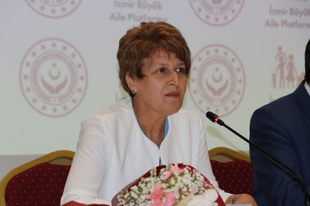 İZMİR (AA) – Cumhuriyet Kadınları Derneği Genel Başkan Yardımcısı Nuriye
