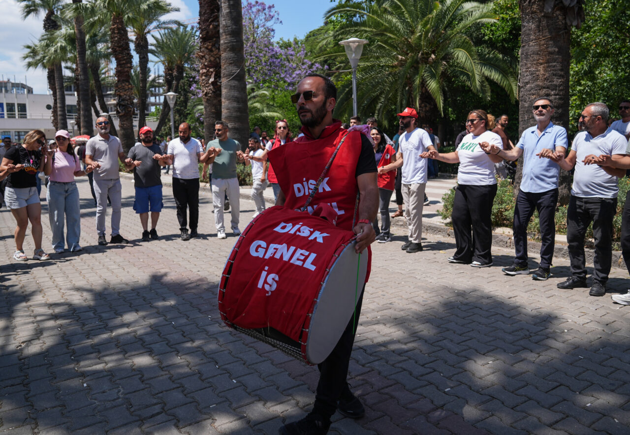 - Genel-İş İzmir 2 No'lu Şube Başkanı Ercan Gül:
- "Kamuoyuna