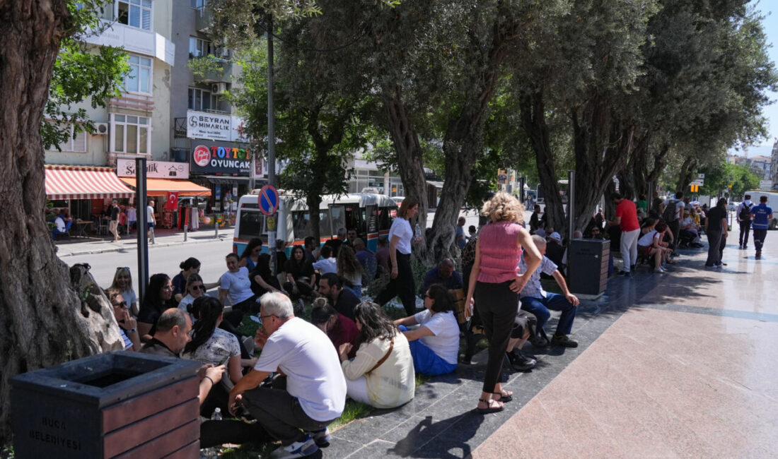 İZMİR (AA) – İzmir'in Buca ve Karabağlar belediyelerinde çalışan yaklaşık