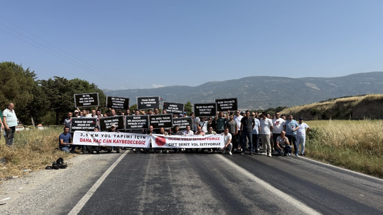 İZMİR (AA) – İzmir'in Tire ilçesinde organize sanayi bölgesinde çalışan