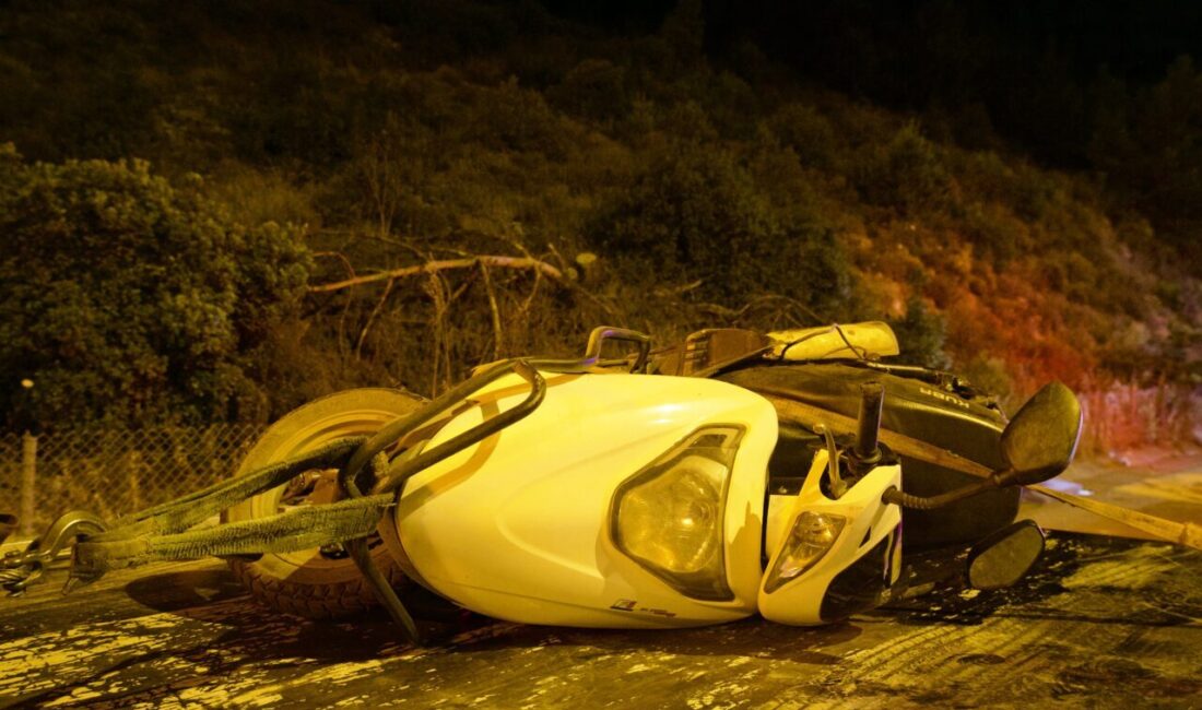 İZMİR (AA) – İzmir'in Buca ilçesinde kamyonetin motosiklete arkadan çarpması