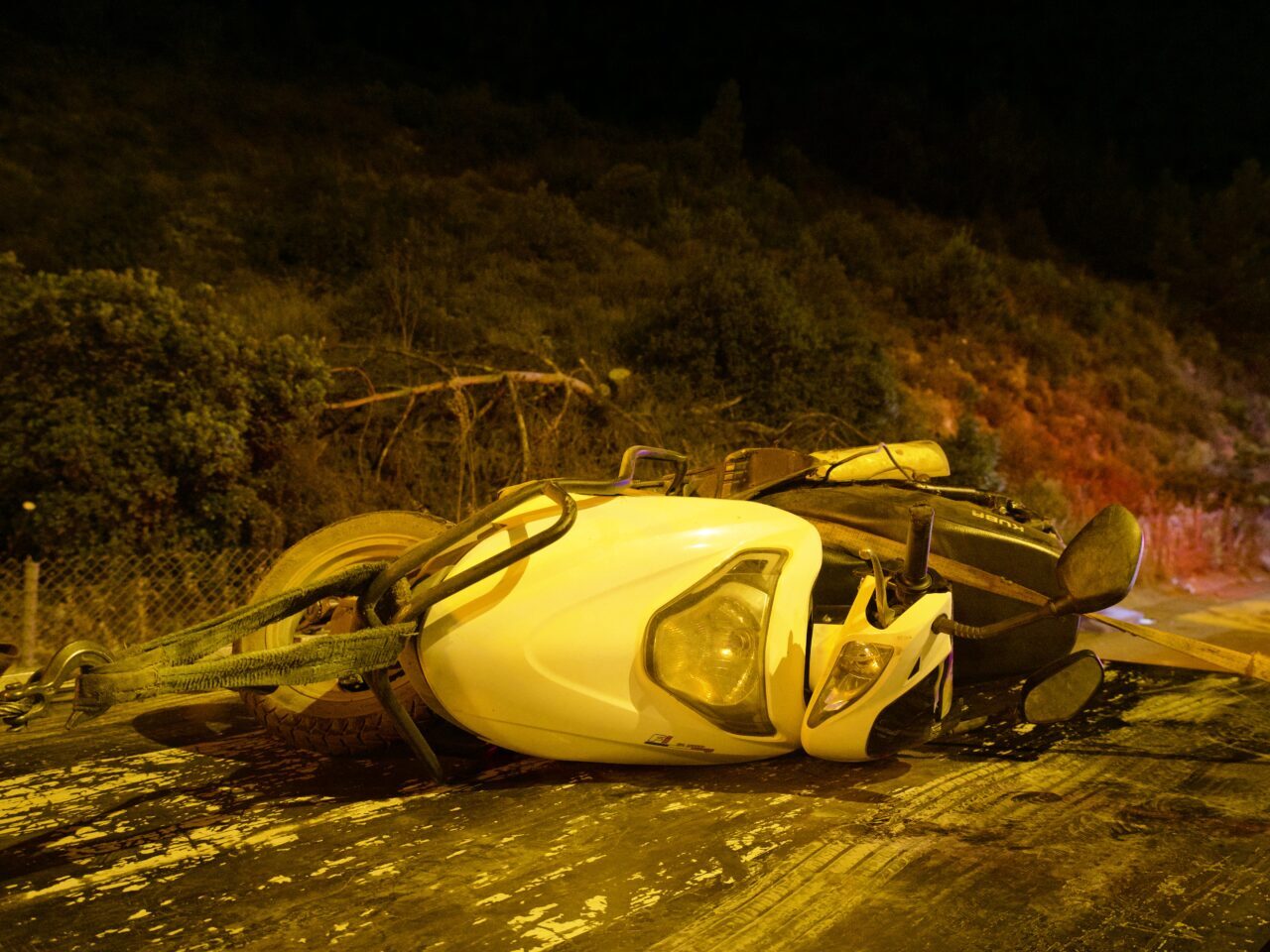 İZMİR (AA) – İzmir'in Buca ilçesinde kamyonetin motosiklete arkadan çarpması
