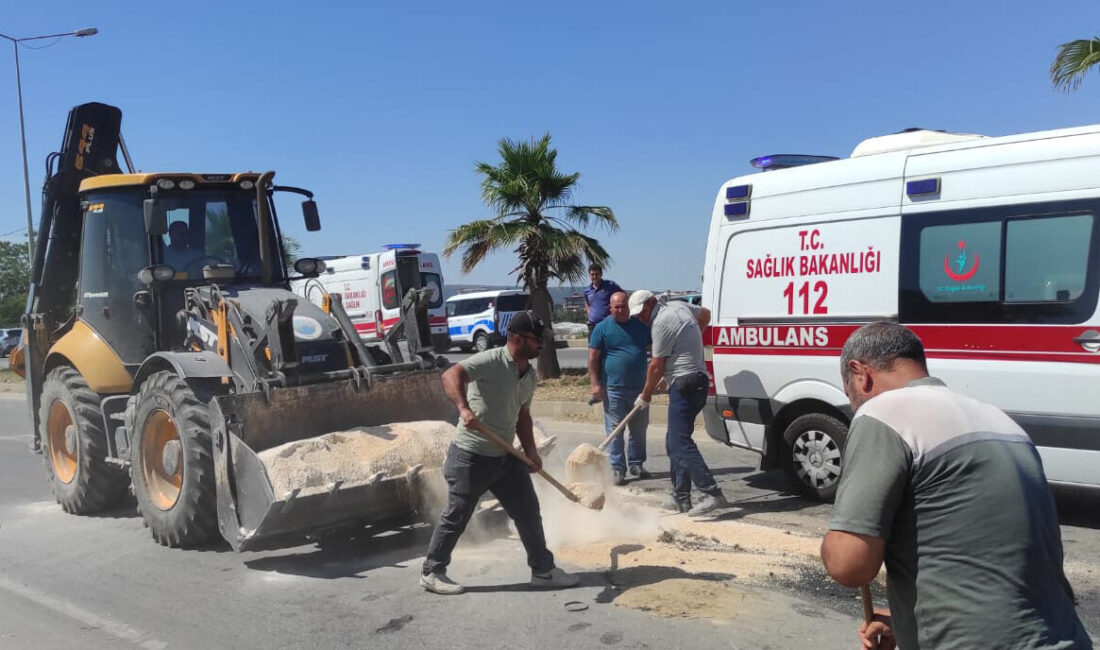 İZMİR (AA) – İzmir'in Menderes ilçesinde iki panelvanın çarpışması sonucu
