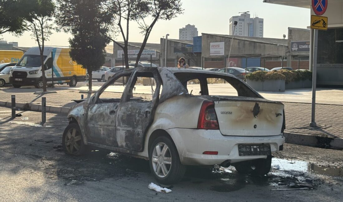 İZMİR (AA) – İzmir'in Bayraklı ilçesinde seyir halindeyken yanmaya başlayan