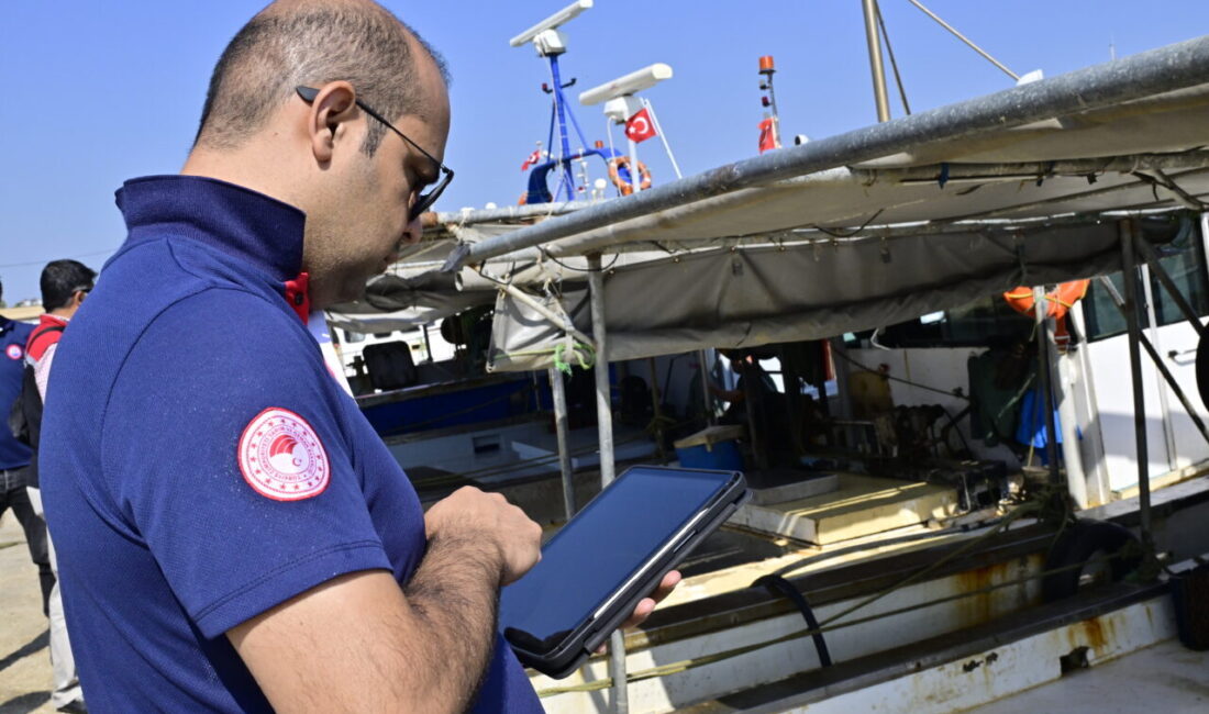 İZMİR (AA) – İzmir'in Güzelbahçe ilçesinde, balıkçı barınakları ve perakende
