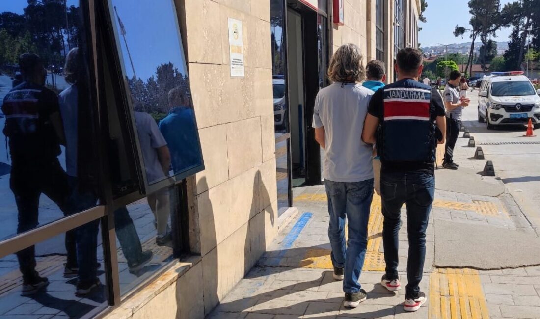 İZMİR (AA) – İzmir'de sosyal medyada terör örgütlerinin propagandasını yaptıkları