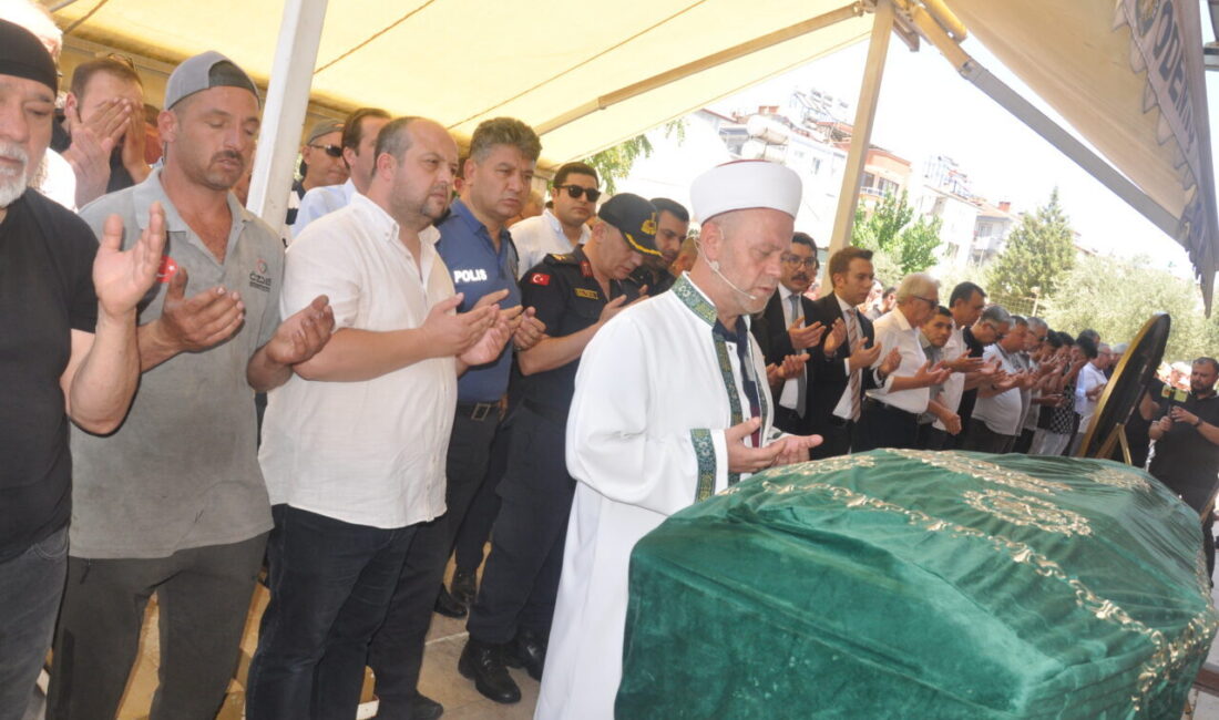 İZMİR (AA) – İzmir'in Ödemiş ilçesinde kamyonla çarpıştıktan sonra yaşamını