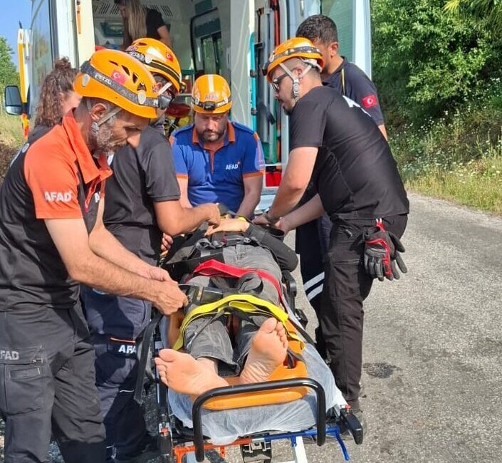 İZMİR (AA) – İzmir'in Beydağ ilçesinde, kalkışın ardından kayalık alana