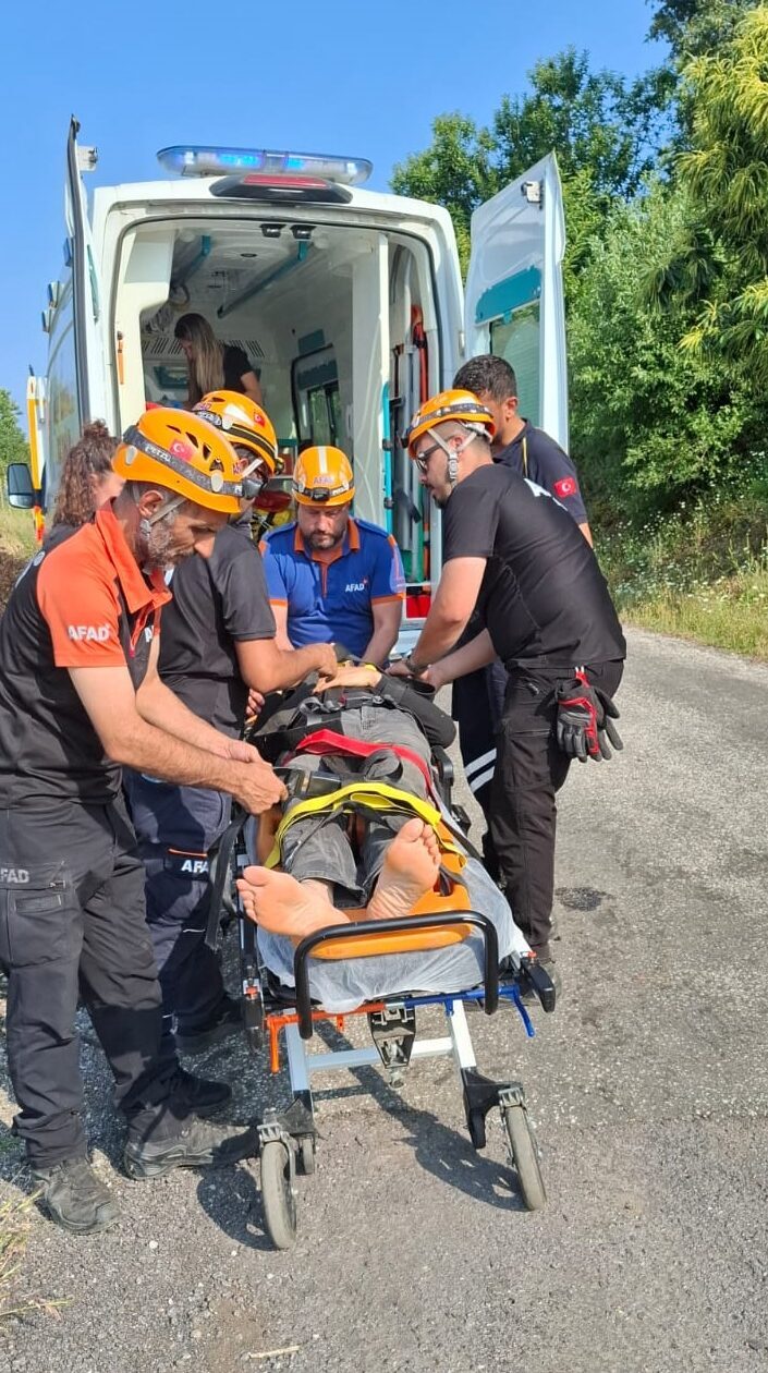 İZMİR (AA) – İzmir'in Beydağ ilçesinde, kalkışın ardından kayalık alana