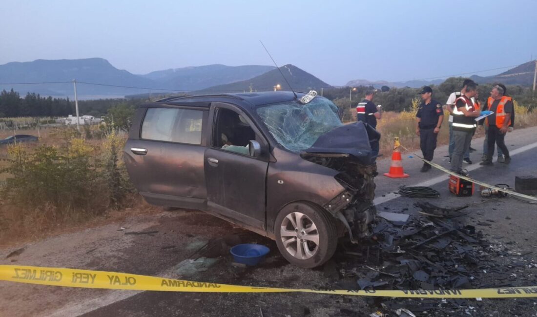 İZMİR (AA) – İzmir'in Menderes ilçesinde 3 otomobilin karıştığı zincirleme