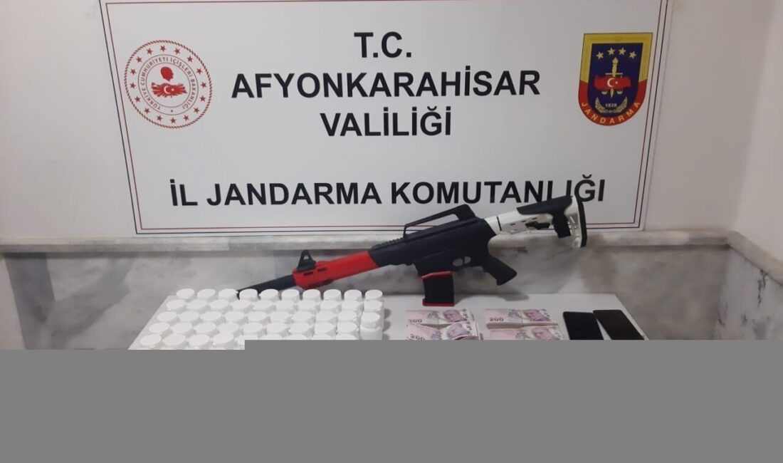 Afyonkarahisar’da jandarma tarafından gerçekleştirilen uyuşturucu operasyonunda 5 bin 258 adet