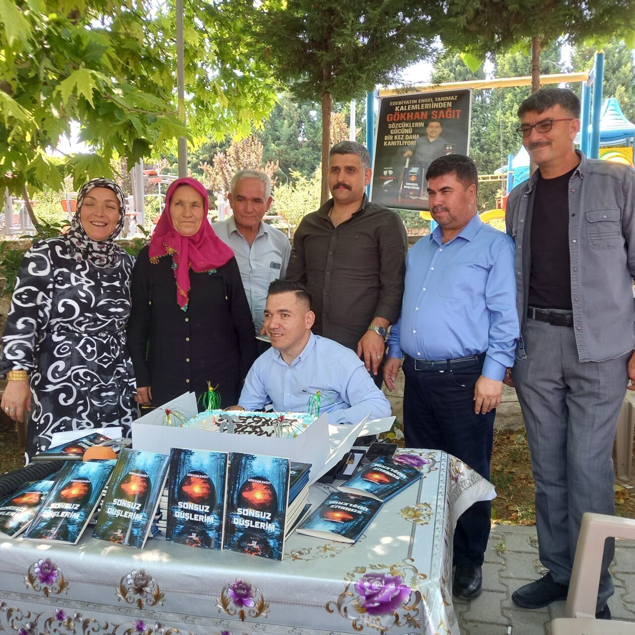 DENİZLİ (AA) – Kale Kaymakamı Burak Gürbüz, bedensel engelli vatandaşın