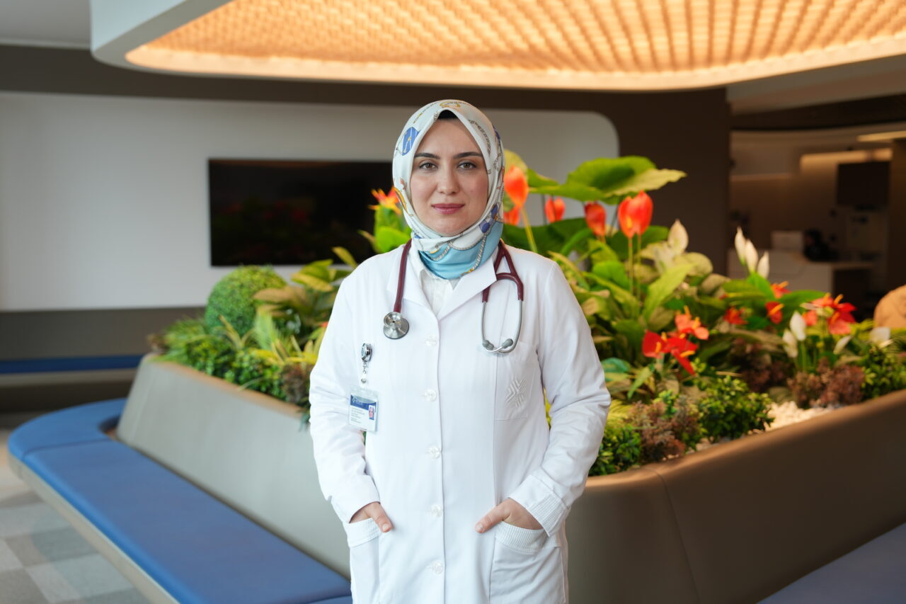 - Medipol Sağlık Grubu'ndan Tıbbi Onkoloji Uzmanı Doç. Dr. Ayşe