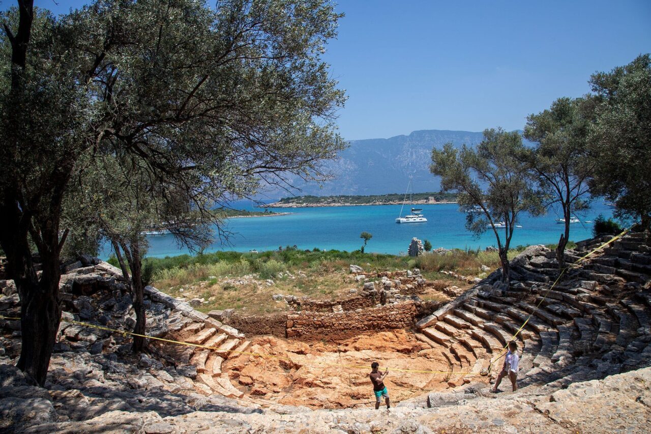 - Marmaris Ticaret Odası:
- "Bir zamanlar sadece Kleopatra Plajı'yla tanınan