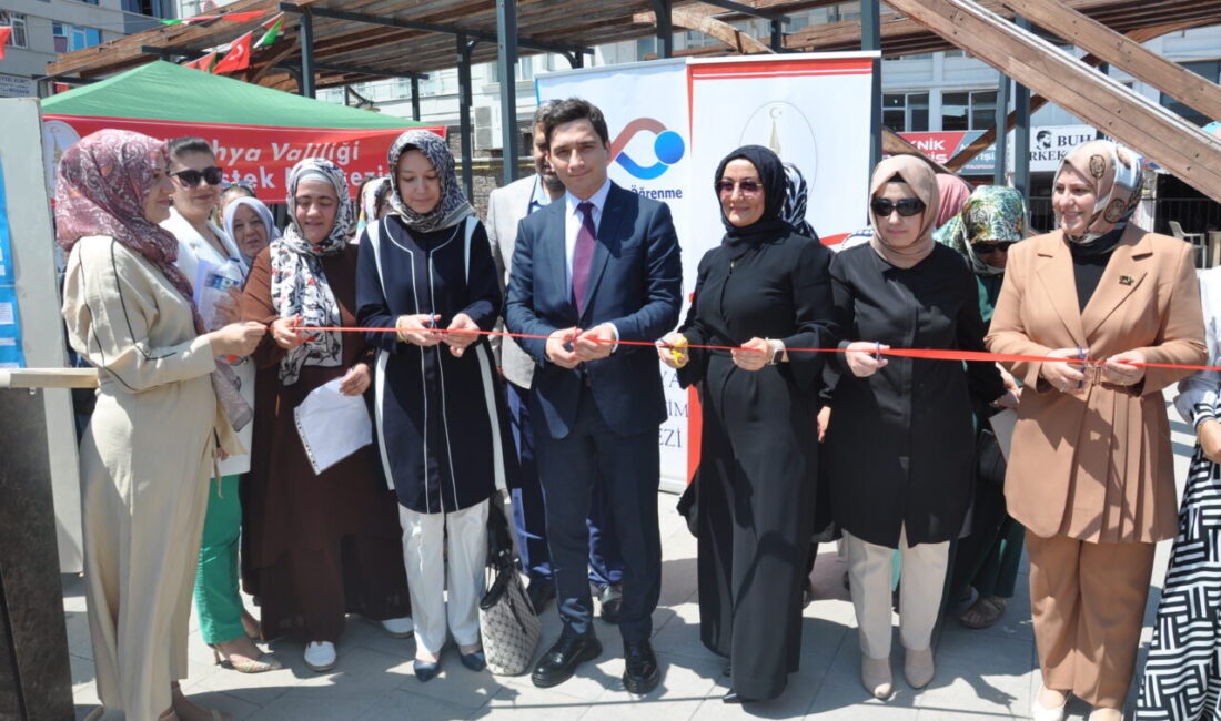 KÜTAHYA (AA) – Kütahya'da Aile Destek Merkezi (ADEM) kursiyerlerinin sergisi