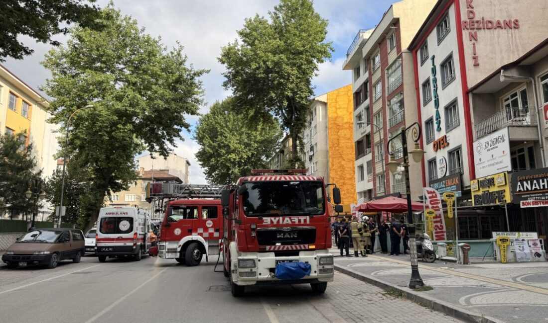 - Ekiplerce 8 kişiye ambulanslarda müdahale edildi, 2 kişi Kütahya