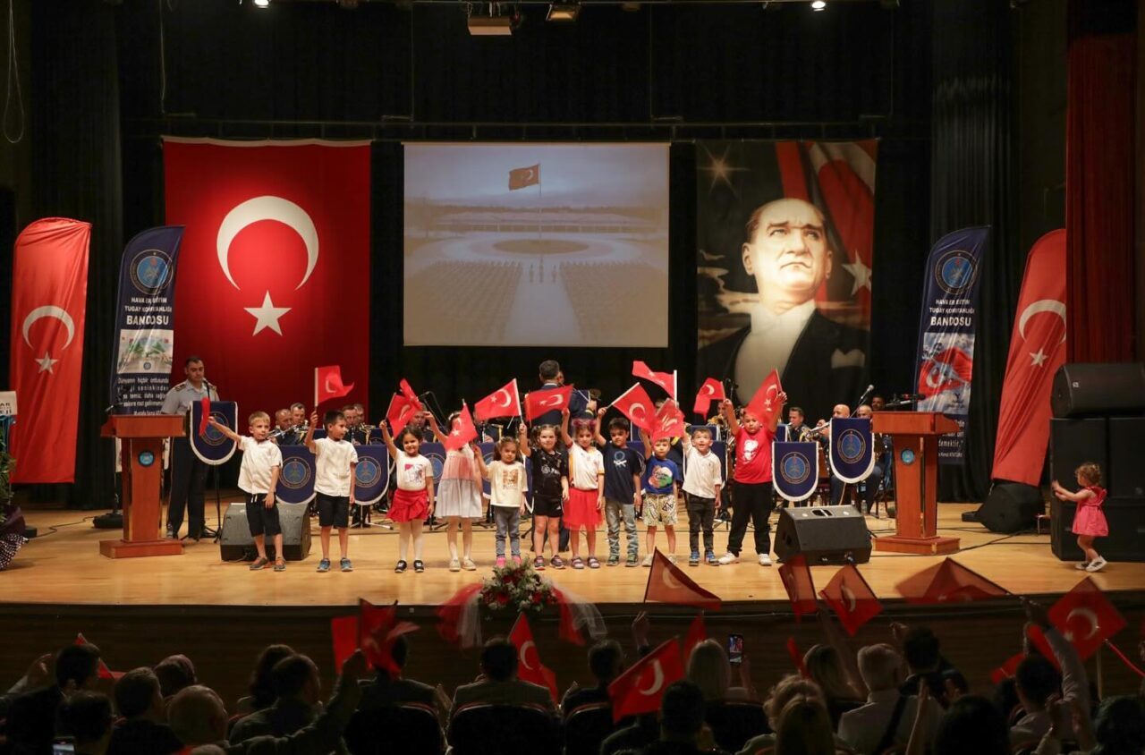 KÜTAHYA (AA) – Kütahya'da, Türk Hava Kuvvetlerinin 114. kuruluş yıl