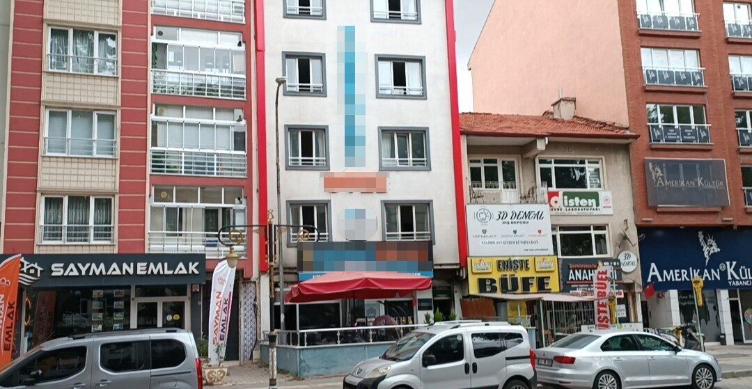Kütahya’da bir otelde çıkan yangında 2 kişi dumandan etkilendi. Yangının