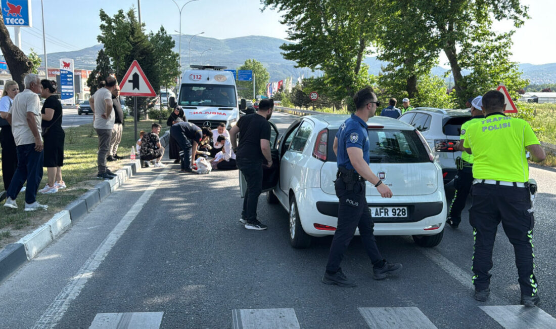 KÜTAHYA (AA) – Kütahya’da yaya geçidinde otomobilin çarptığı iki kız