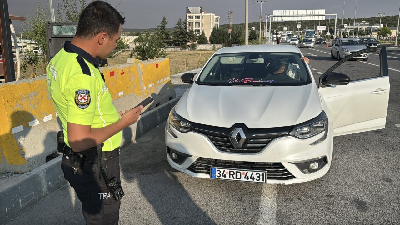 KÜTAHYA (AA) – Kütahya'da usulsüz çakar lamba kullanan aracın sürücüsüne