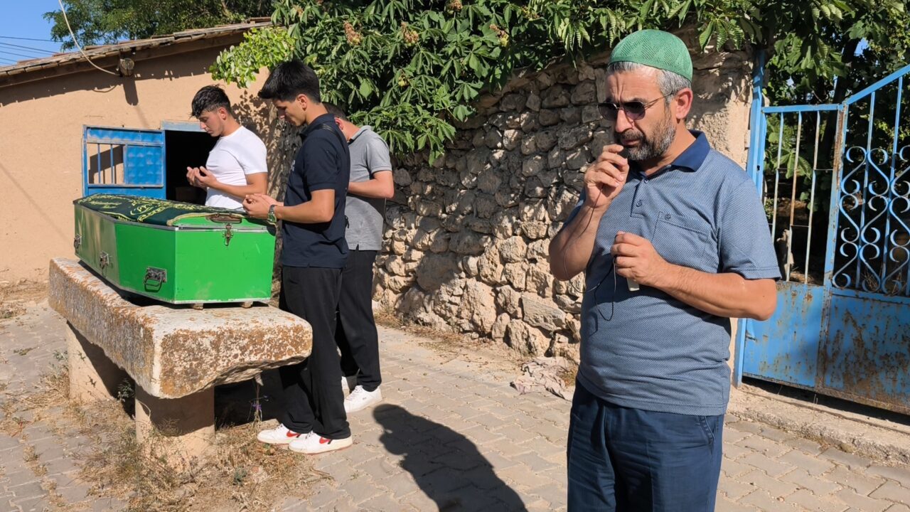 KÜTAHYA (AA) – Kütahya'da tüp satışı yapılan kendine ait iş