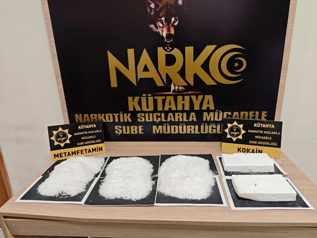 KÜTAHYA (AA) – Kütahya'da düzenlenen uyuşturucu operasyonunda gözaltına alınan 3