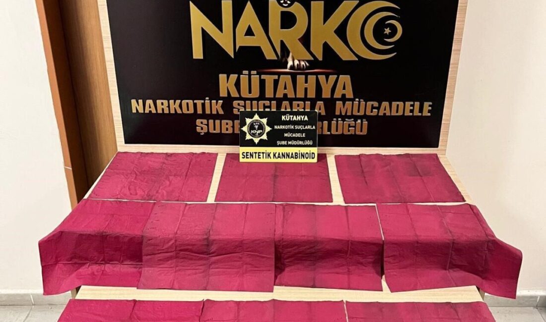 Kütahya’da uyuşturucu ticareti yaptıkları iddiasıyla gözaltına alınan 3 zanlıdan 2’si