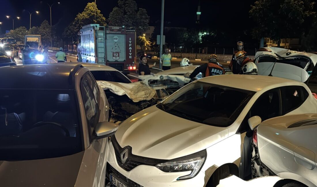 KÜTAHYA (AA) – Kütahya'da 6 otomobilin karıştığı zincirleme trafik kazasında