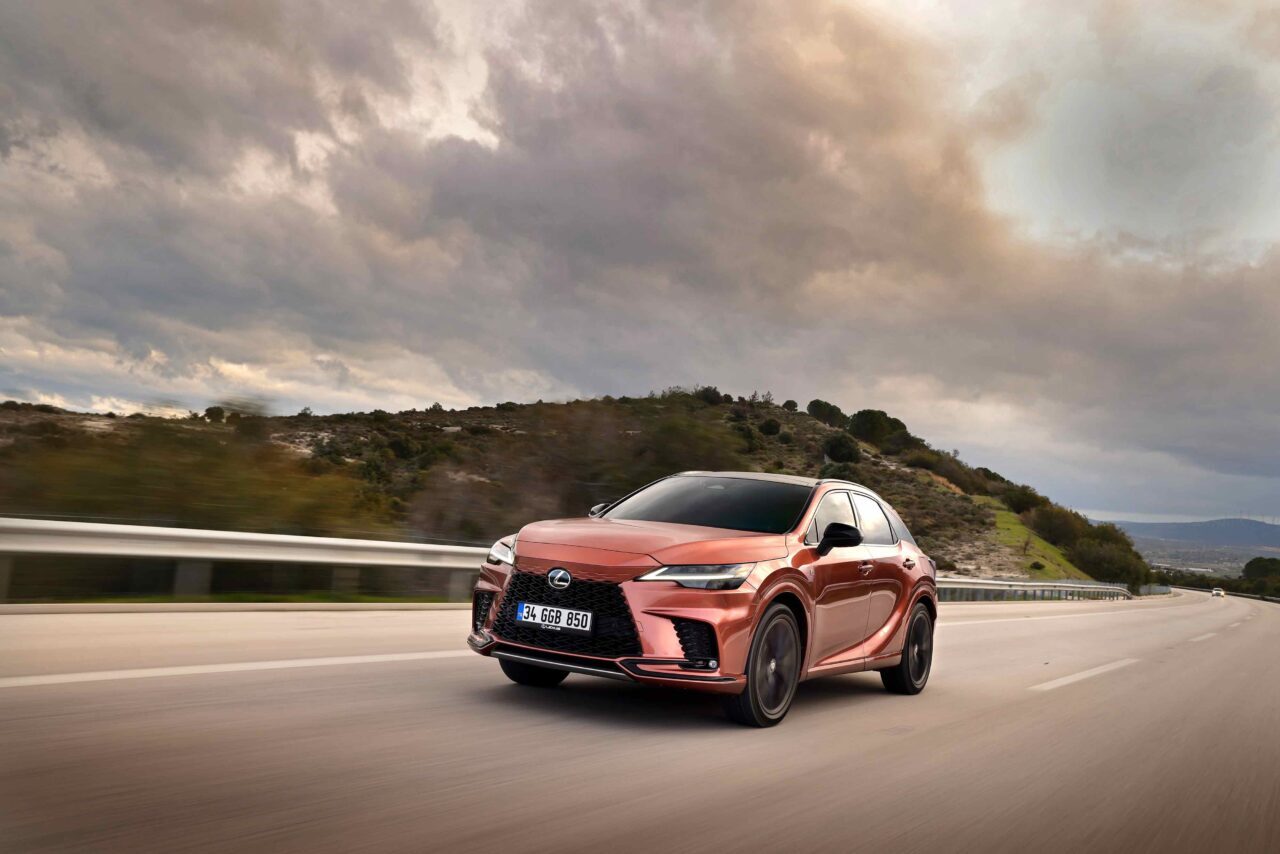 İSTANBUL (AA) – Lexus, haziran boyunca LBX ve RX SUV