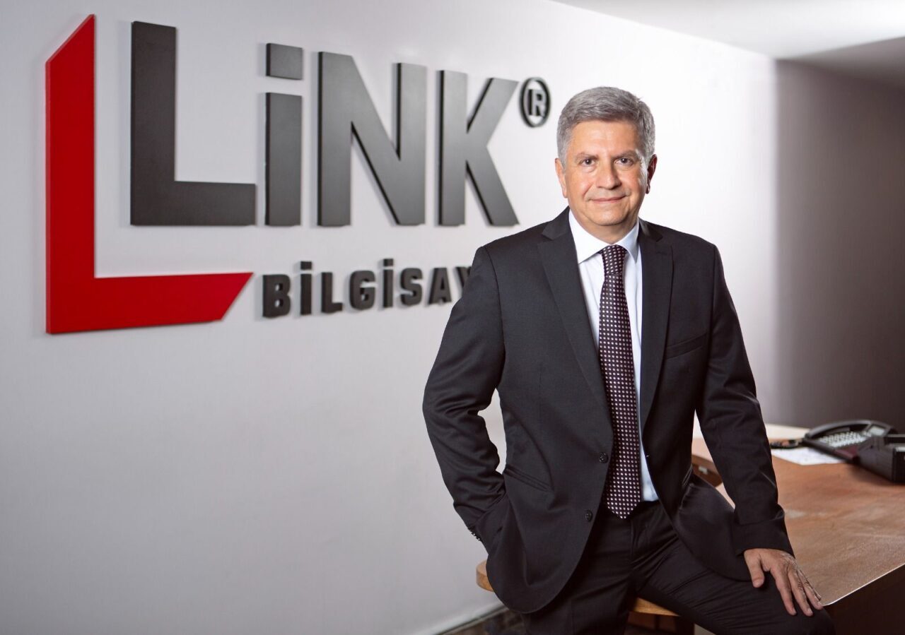 - Link Bilgisayar Genel Müdürü Murat Pekmezyan:
- "Yazılım çözümleri alanındaki