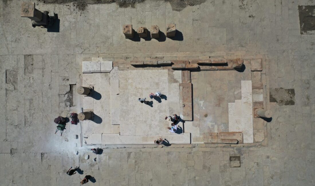 - Aydın'daki 2400 yıllık Magnesia Antik Kenti'nin 25 bin metrekarelik