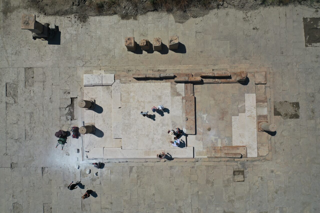 - Aydın'daki 2400 yıllık Magnesia Antik Kenti'nin 25 bin metrekarelik