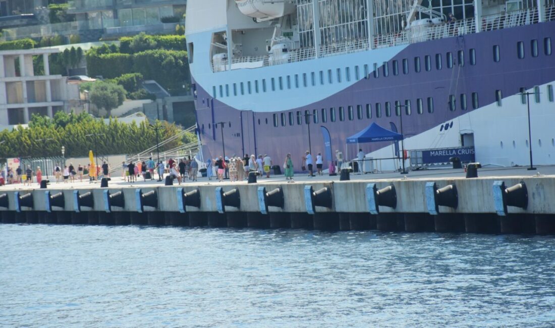 MUĞLA (AA) – Muğla'nın Bodrum ilçesine, "Marella Discovery 2" kruvaziyeri
