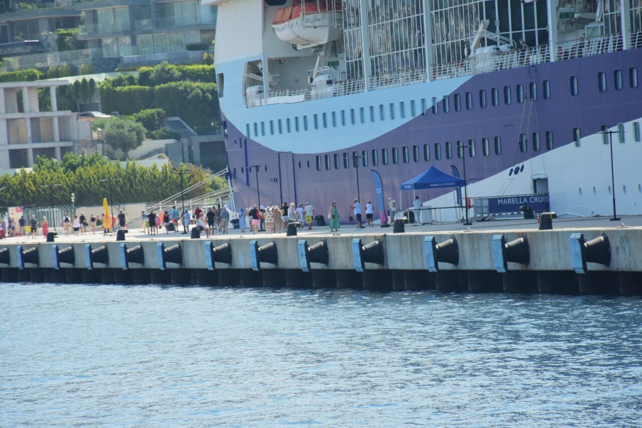MUĞLA (AA) – Muğla'nın Bodrum ilçesine, "Marella Discovery 2" kruvaziyeri