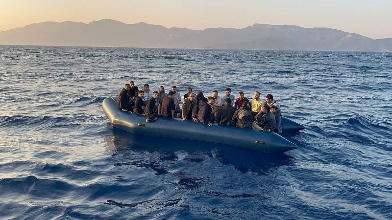 MUĞLA (AA) – Muğla’nın Datça ilçesi açıklarında 21 düzensiz göçmen