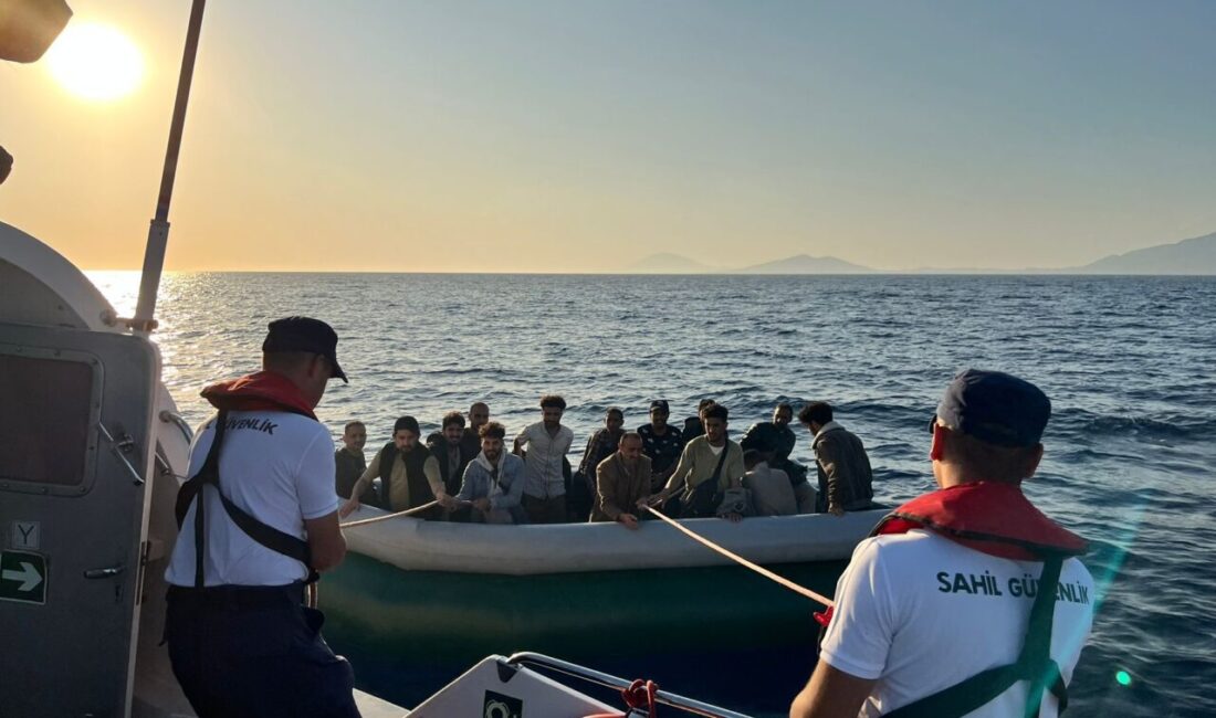 MUĞLA (AA) – Muğla'nın Datça ilçesi açıklarında sürüklenen lastik bottaki