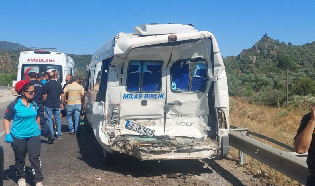 MUĞLA (AA) – Muğla'nın Milas ilçesinde beton mikseri ile yolcu