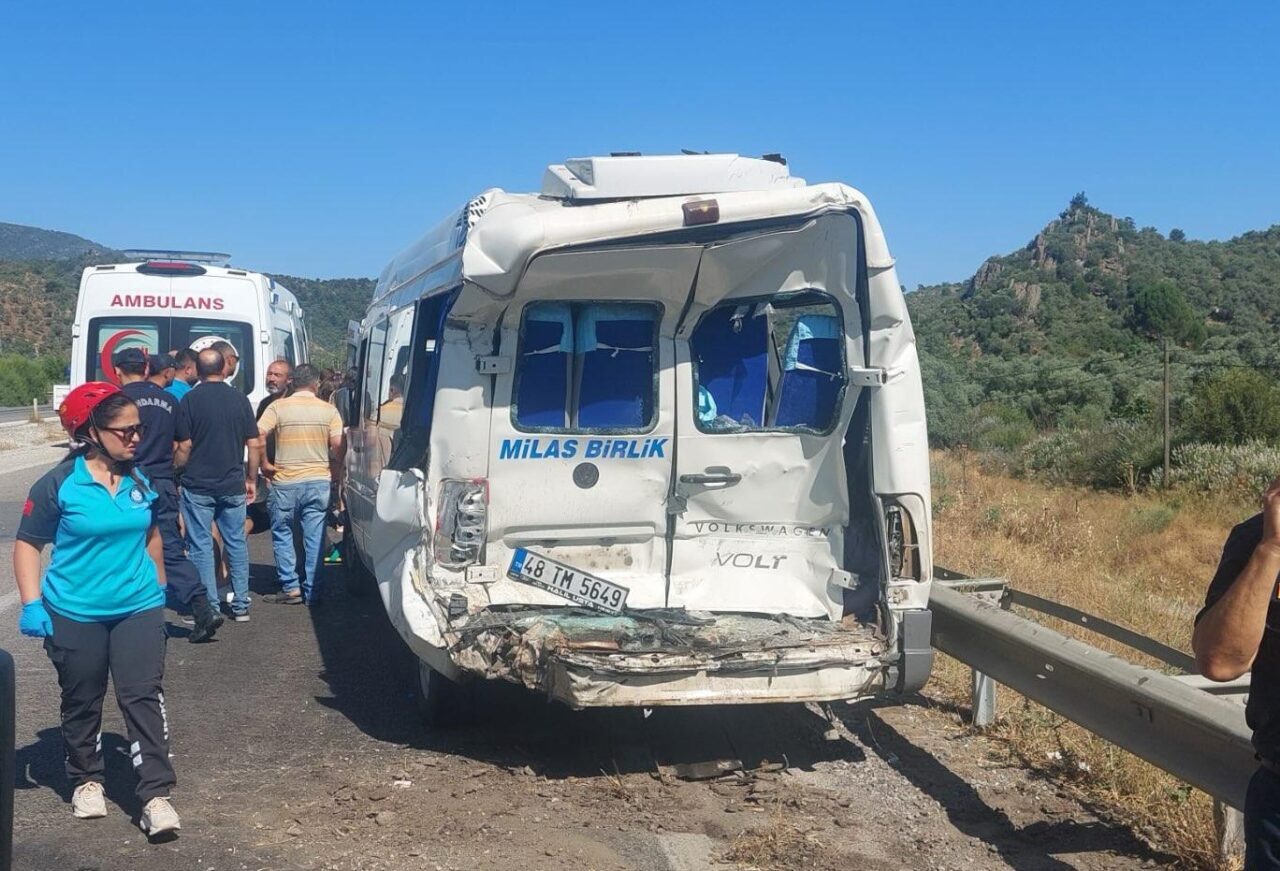 MUĞLA (AA) – Muğla'nın Milas ilçesinde beton mikseri ile yolcu