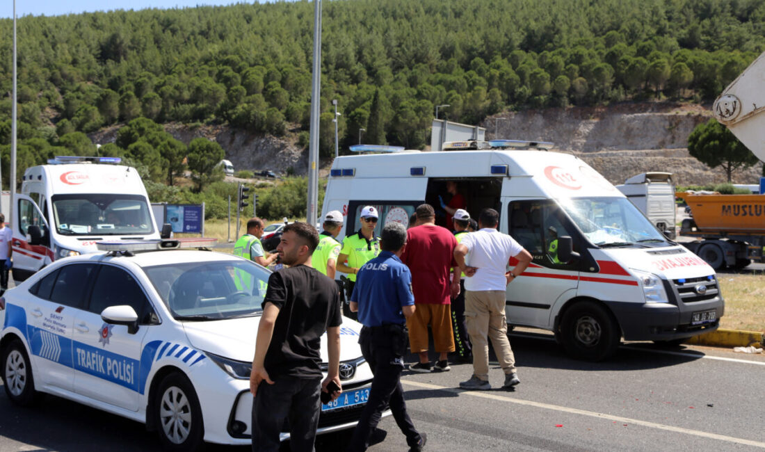 MUĞLA (AA) – Muğla'nın Menteşe ilçesinde beton mikserinin otomobile çarpması