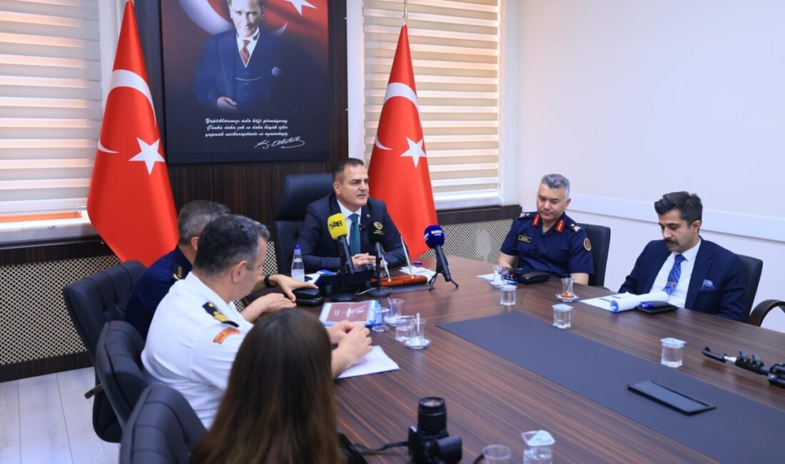 - Muğla Valisi İdris Akbıyık:
-"2025 yılında küçük çaplı 53 orman