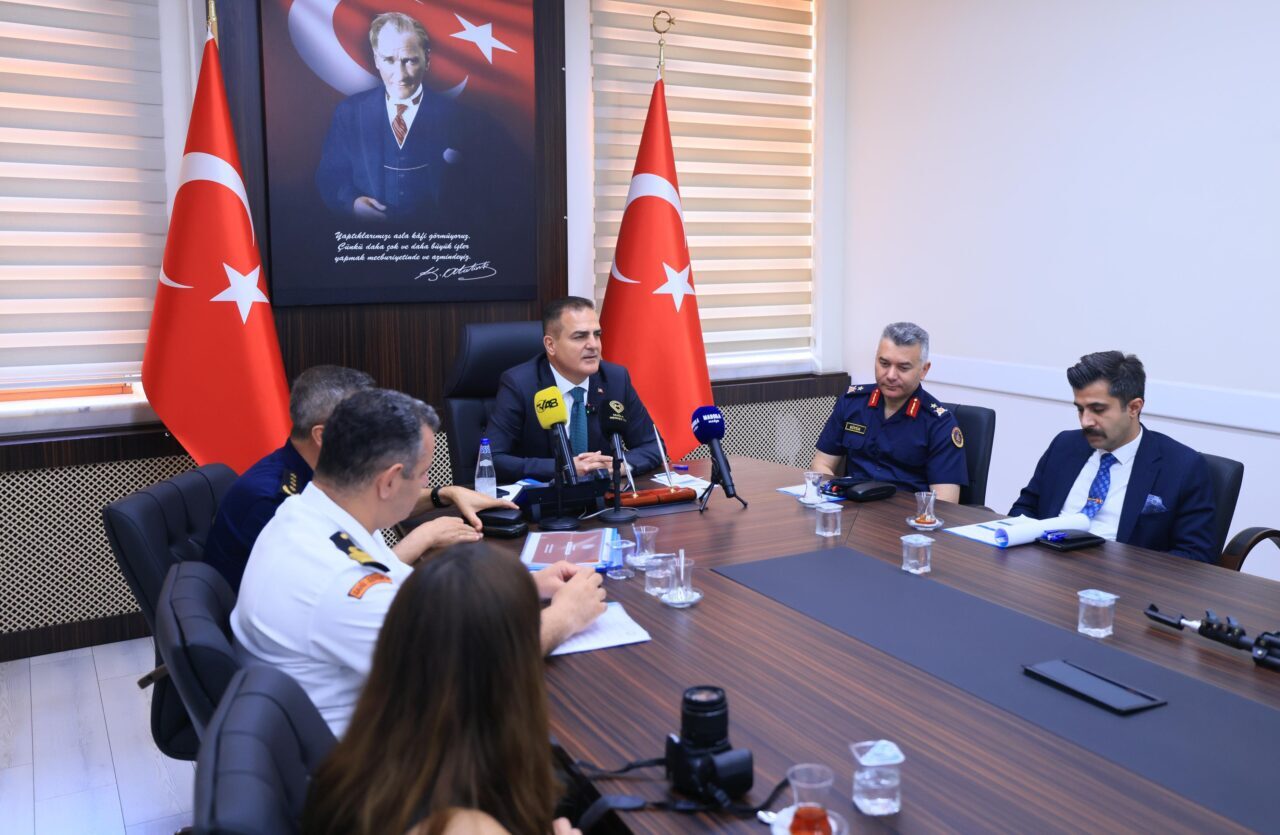 - Muğla Valisi İdris Akbıyık:
-"2025 yılında küçük çaplı 53 orman