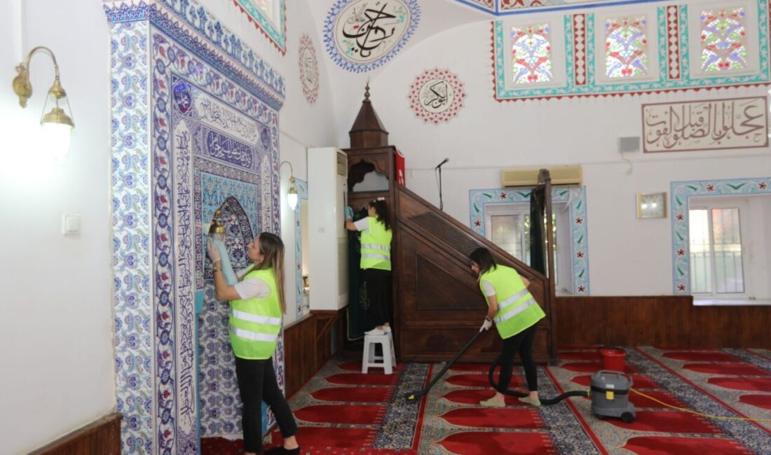 MUĞLA (AA) – Muğla'da, büyükşehir belediyesi ekipleri Kurban Bayramı öncesi