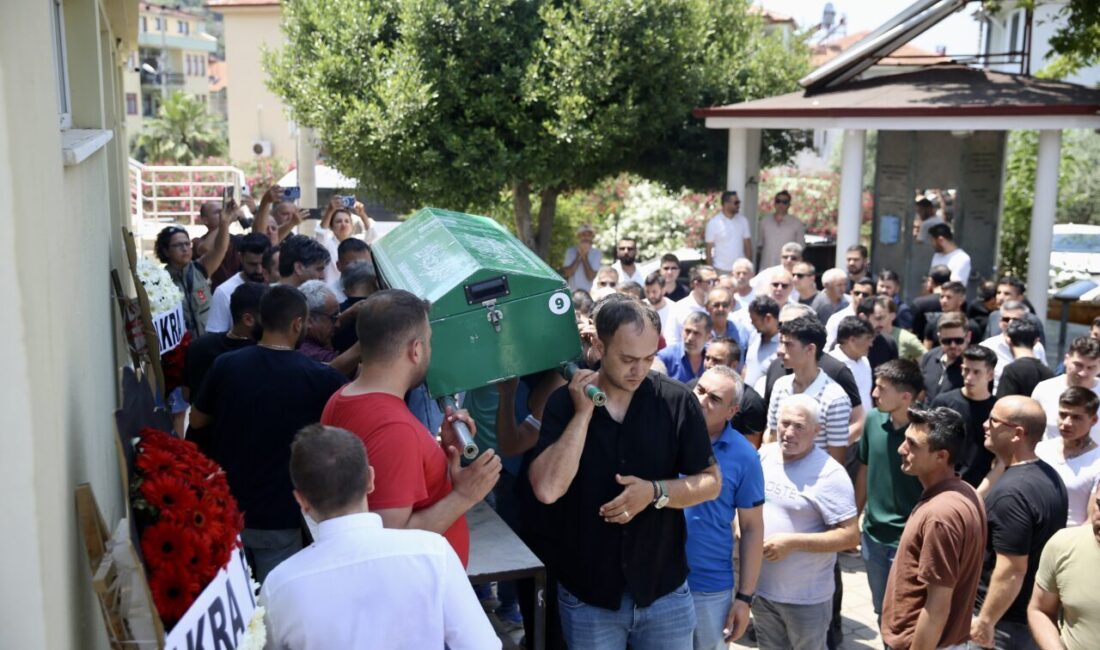 MUĞLA (AA) – Muğla'nın Seydikemer ilçesindeki kanyonda başına taş düşmesi